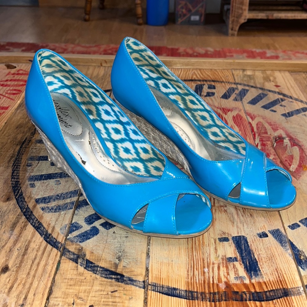 Turquoise Wedge with rattan detail